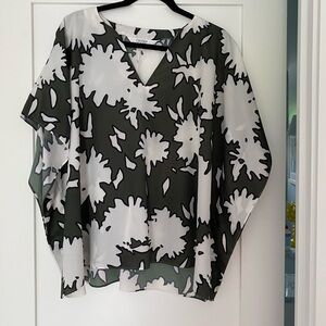 Crosby butterfly sleeve top. Size L…perfect condition.